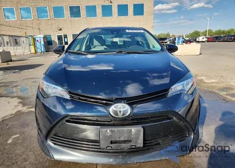 2018 Toyota Corolla L z USA, uszkodzony, nr VIN 2T1BURHE6JC048062